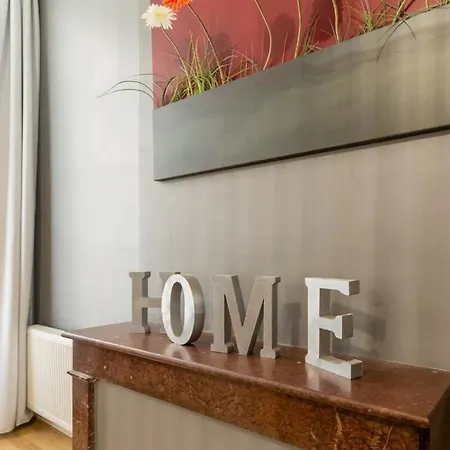 Contemporary Furnished Duplex With 3 Bedrooms Near All Amenities