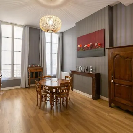 Apartment Contemporary Furnished Duplex With 3 Bedrooms Near All Amenities *