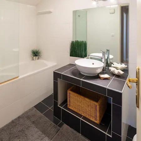 Apartment Contemporary Furnished Duplex With 3 Bedrooms Near All Amenities Bordeaux